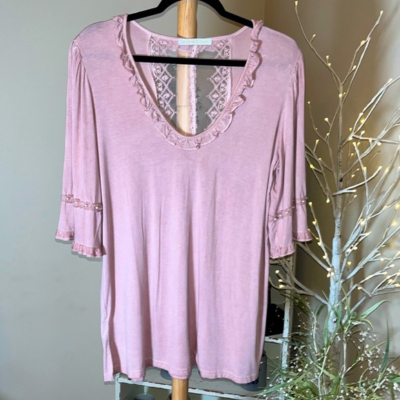 ๐Willow & Jaye M beautiful boutique brand with lace/pearl trim.So soft and flowy - Picture 1 of 6